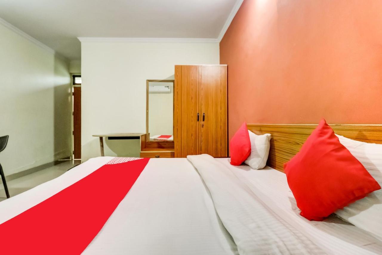 OYO 10877 Hotel R K Residency Gurgaon Exterior foto