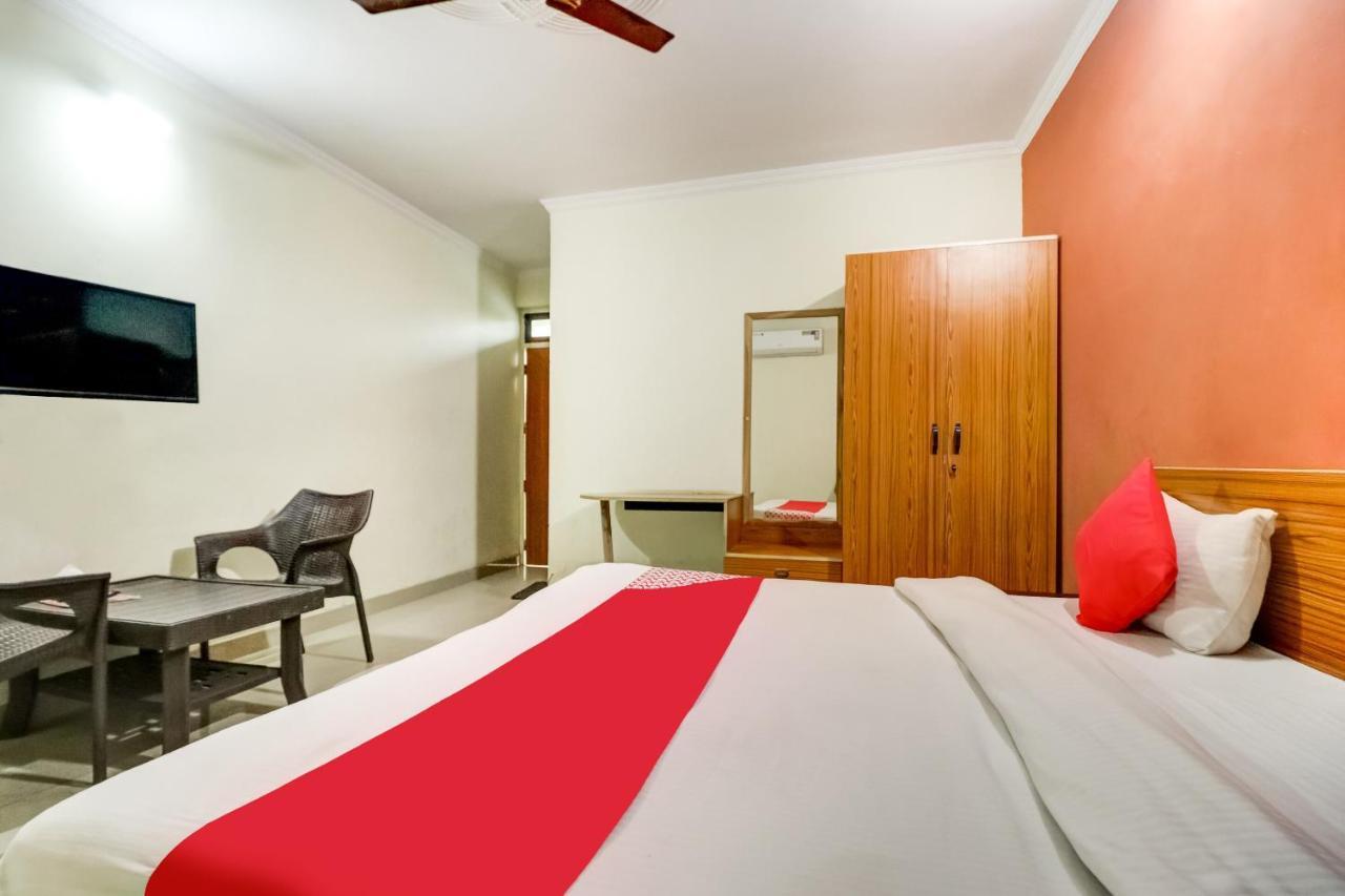 OYO 10877 Hotel R K Residency Gurgaon Exterior foto